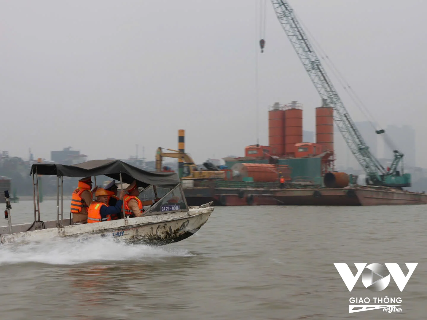 Xuyên đêm, xuyên Tết vì sự an toàn của những cây cầu tương lai